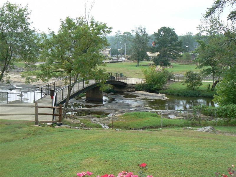 136-Bridge to Falls.JPG